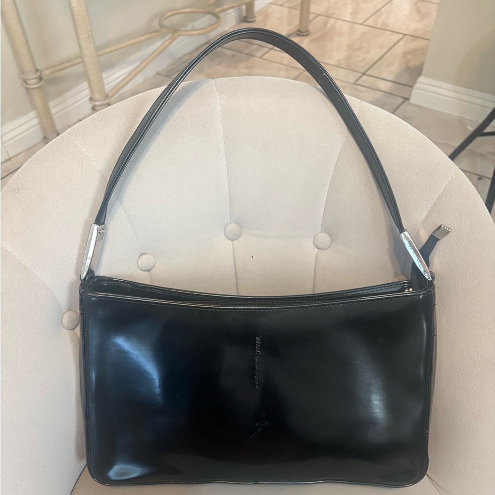 Sleek Black Shoulder Bag